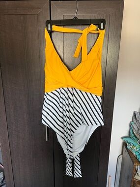 Cupshe Yellow and Black Striped One-Piece Swimwear
